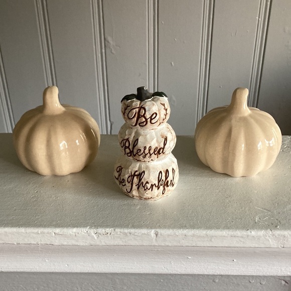 NWT- 2 Cream Crackle & 1 Be Blessed Be Thankful Stacked Pumpkin Decorations Set - Picture 11 of 17